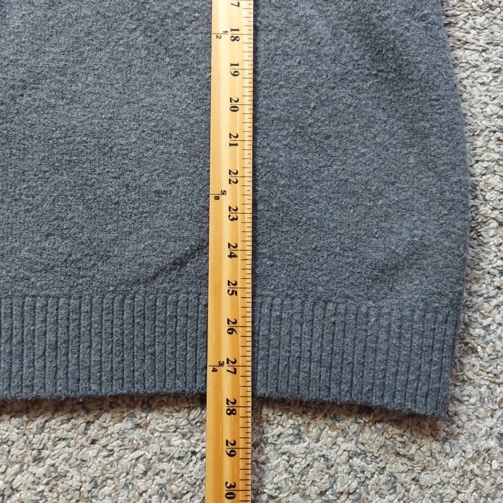 GAP crewneck sweater